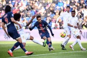 法甲重头戏：巴黎圣曼主场争冠稳上游，欧塞尔中游徘徊难阻豪强？